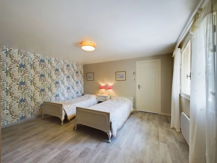 Image No.7-8 Bed House for sale