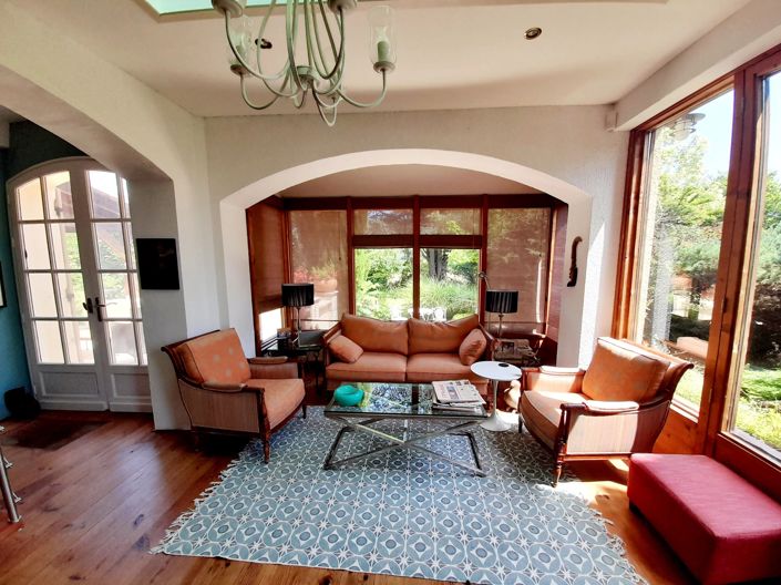 Image No.9-8 Bed House for sale