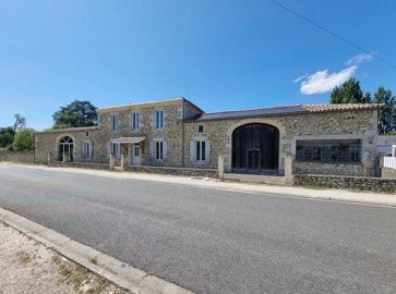 1 - Sauveterre-de-Guyenne, Village House