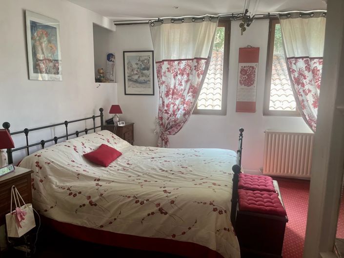 Image No.10-3 Bed House for sale