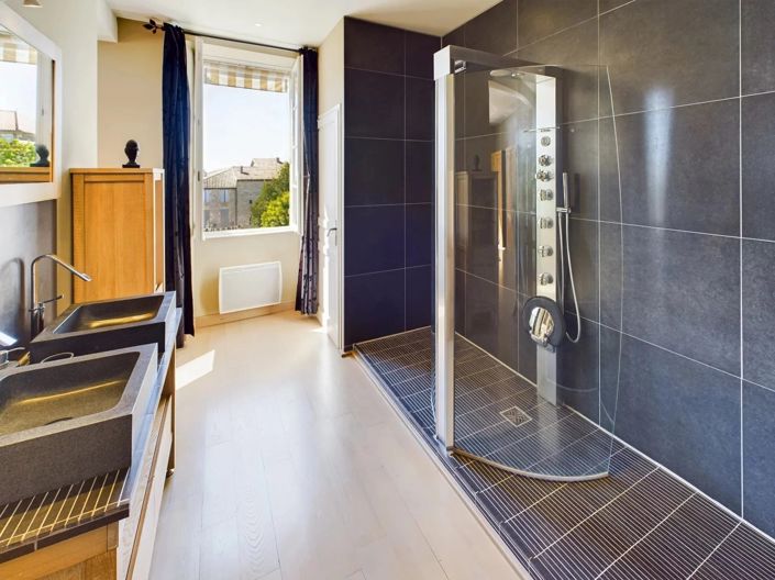 Image No.7-4 Bed Property for sale