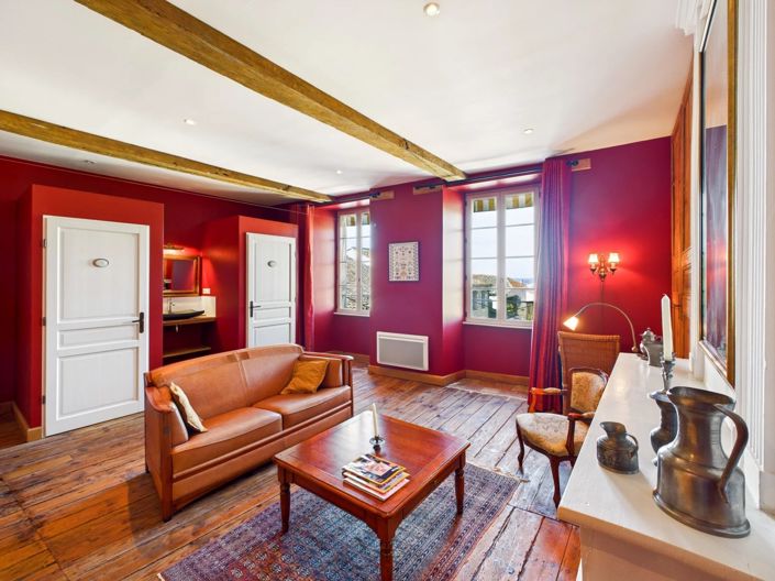 Image No.10-4 Bed Property for sale