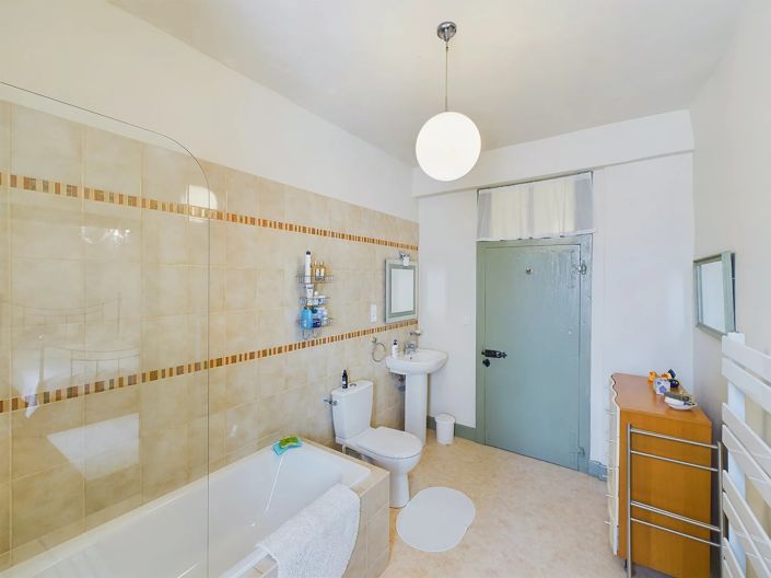 Image No.15-4 Bed House for sale