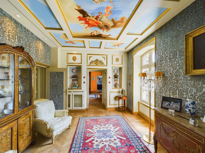 Image No.3-10 Bed House for sale