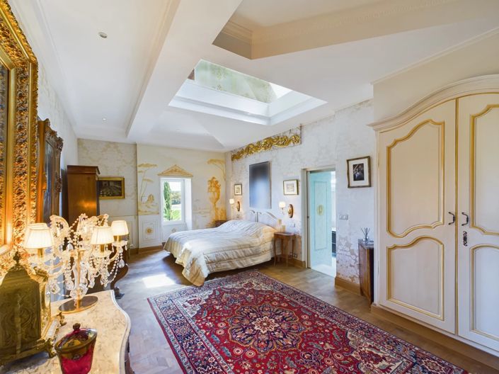 Image No.5-10 Bed House for sale