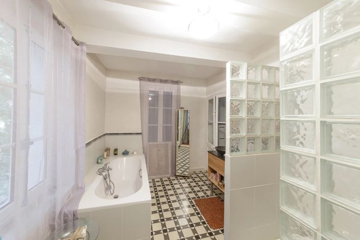 Image No.12-16 Bed House for sale