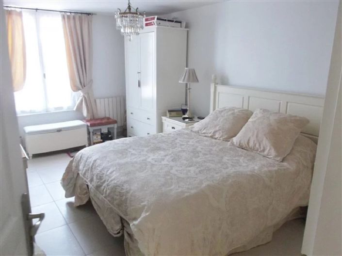 Image No.12-7 Bed House for sale