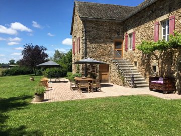 1 - Rieupeyroux, House