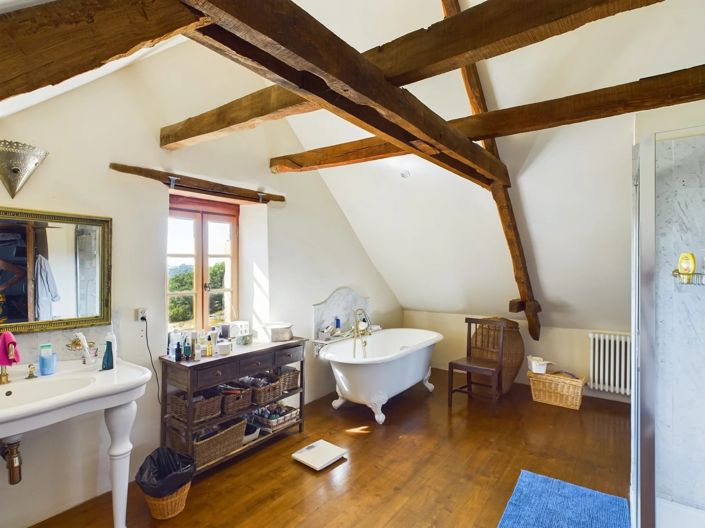 Image No.10-5 Bed House for sale