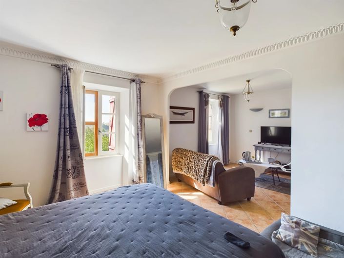 Image No.7-5 Bed House for sale