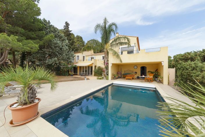 Image No.1-5 Bed House for sale