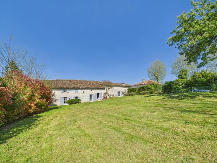 Image No.1-7 Bed Village House for sale