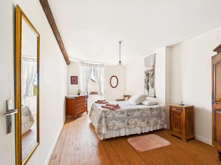 Image No.10-7 Bed Village House for sale