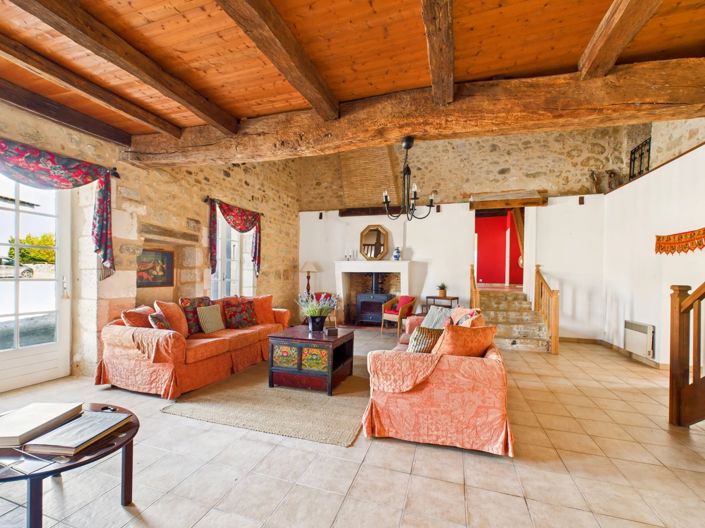 Image No.4-7 Bed Village House for sale