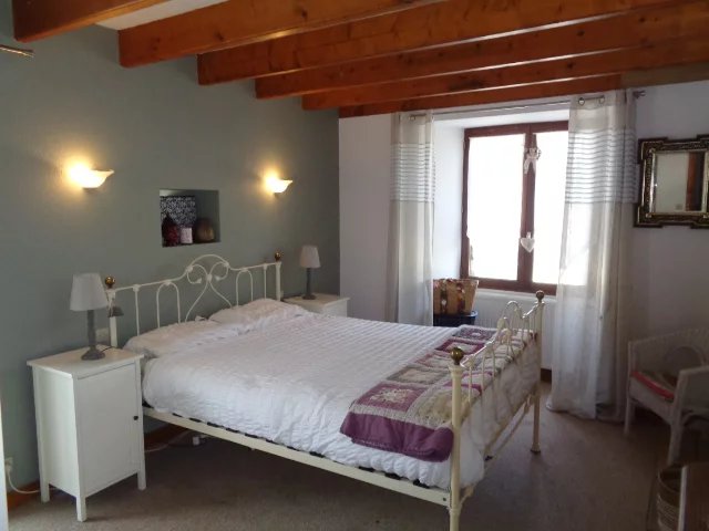 Image No.10-3 Bed House for sale