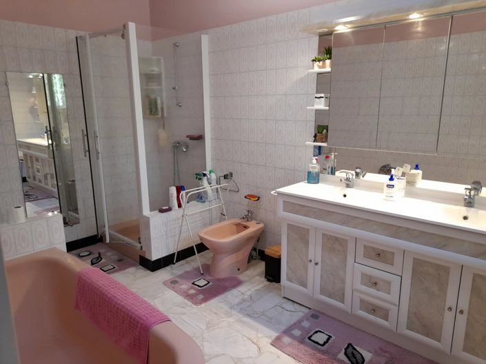 Image No.11-3 Bed House for sale