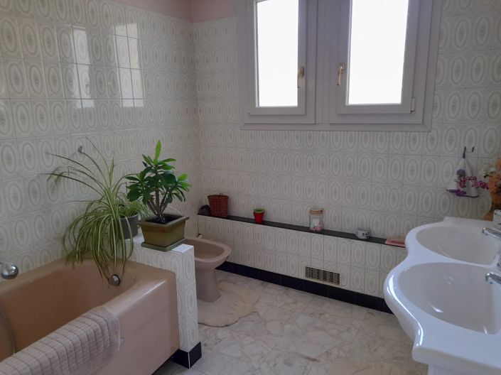 Image No.12-3 Bed House for sale