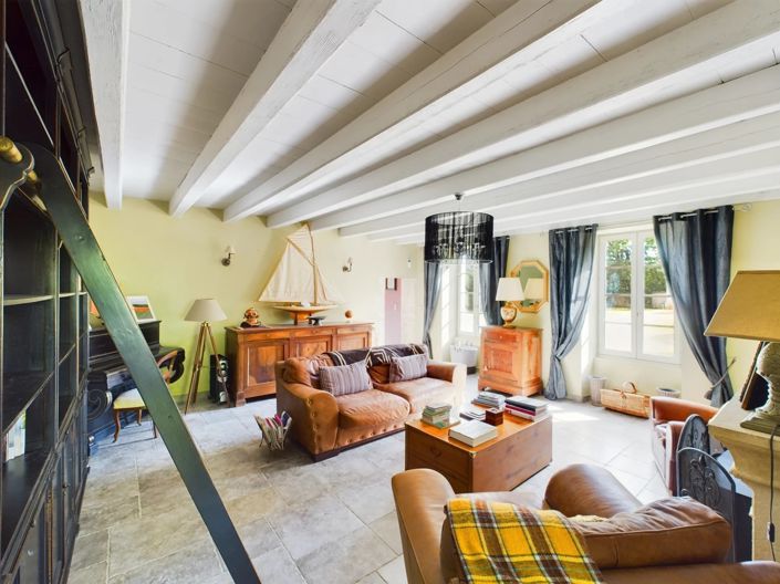 Image No.6-6 Bed House for sale