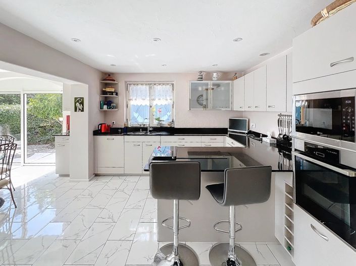 Image No.15-3 Bed House for sale