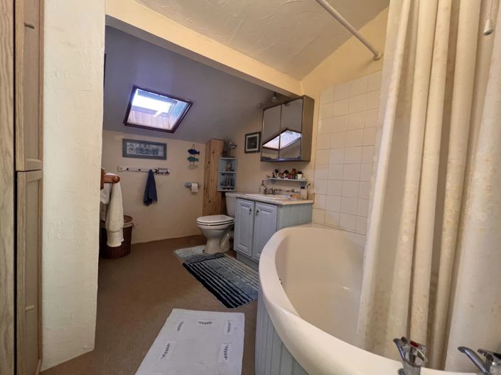 Image No.11-3 Bed House for sale