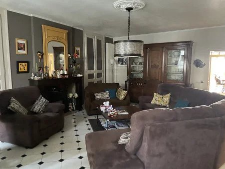 Image No.4-8 Bed House for sale