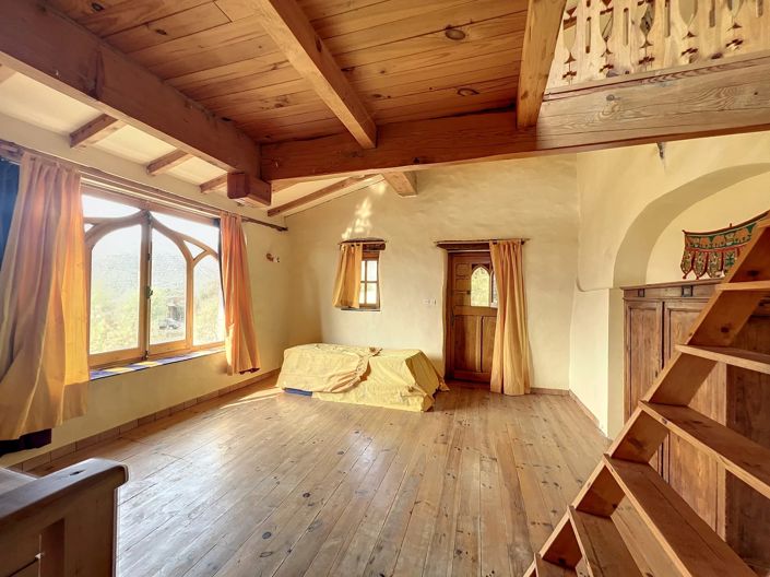 Image No.7-8 Bed House for sale