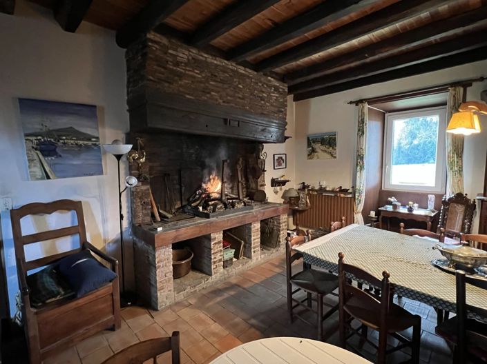 Image No.2-5 Bed Farmhouse for sale