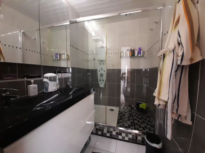 Image No.10-3 Bed House for sale