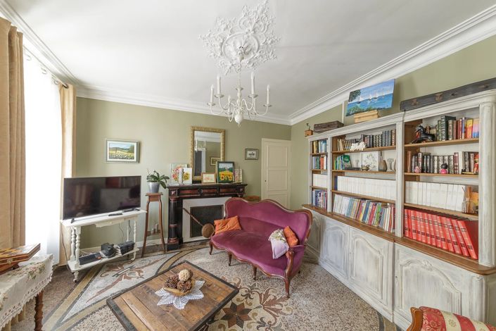 Image No.7-8 Bed House for sale