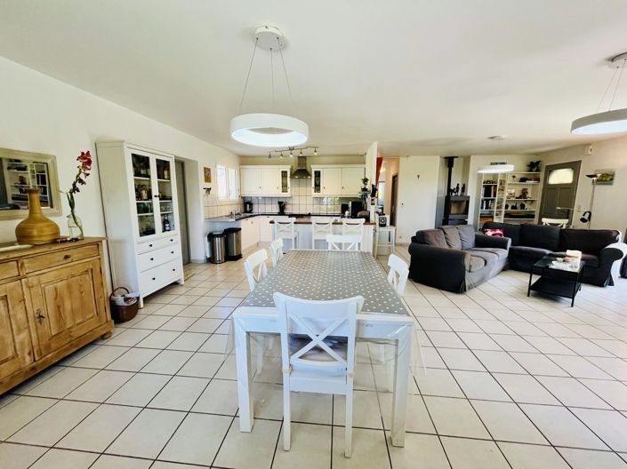 Image No.8-4 Bed House for sale