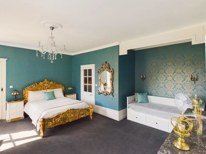 Image No.7-10 Bed House for sale