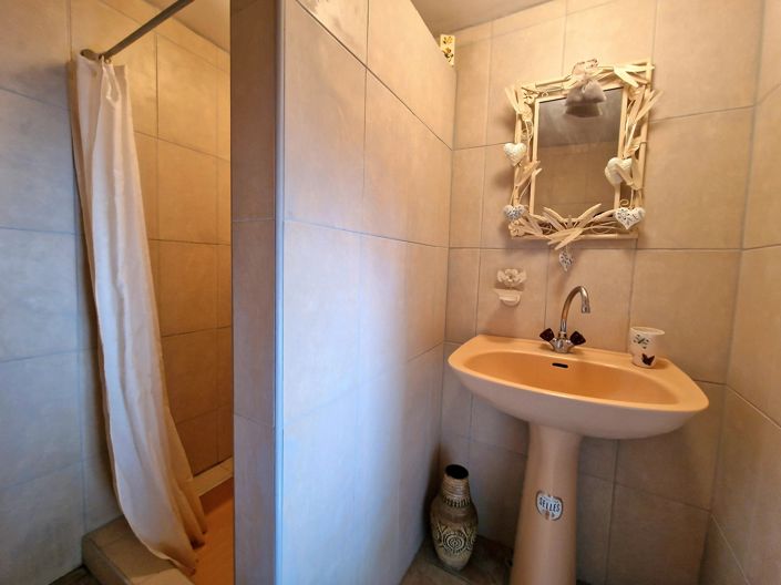 Image No.8-2 Bed House for sale