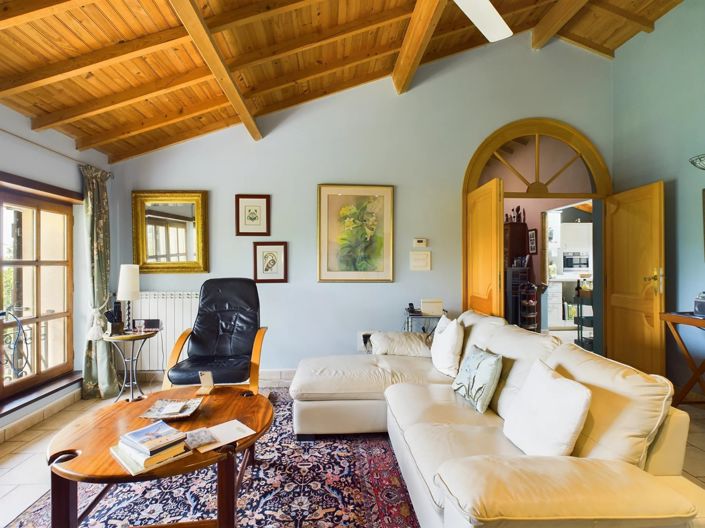 Image No.7-7 Bed House for sale