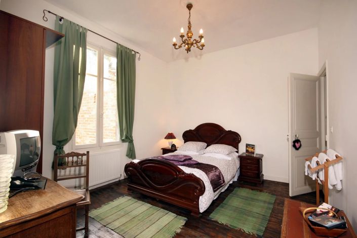 Image No.8-7 Bed House for sale