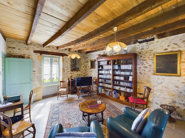 Image No.5-6 Bed House for sale