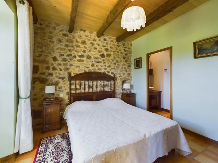 Image No.8-6 Bed House for sale