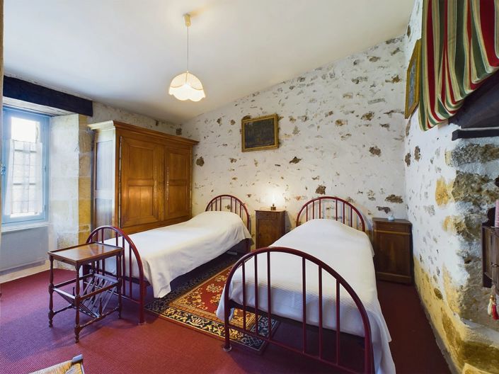 Image No.9-6 Bed House for sale