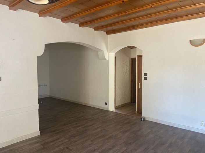 Image No.8-5 Bed House for sale