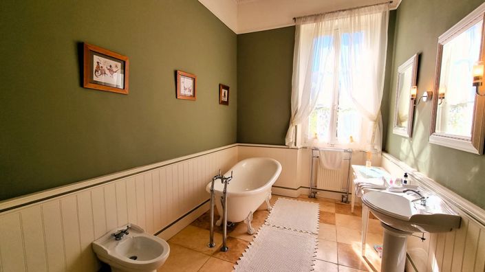 Image No.12-7 Bed House for sale