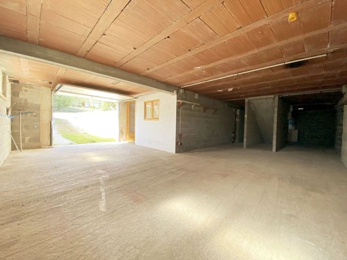 Image No.10-3 Bed House for sale