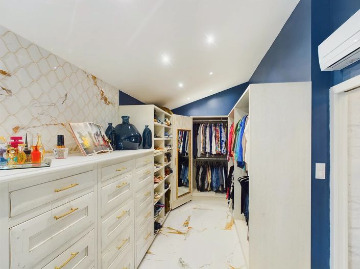 Image No.8-11 Bed House for sale