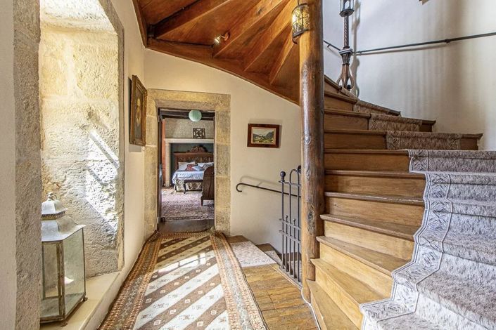 Image No.7-9 Bed House for sale