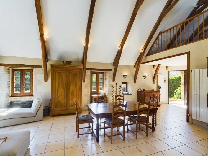 Image No.2-6 Bed House for sale