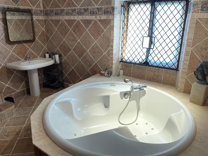 Image No.10-9 Bed House for sale