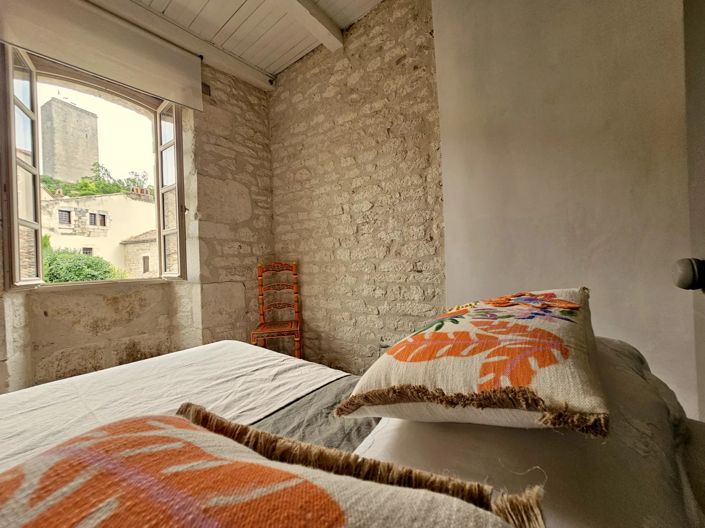 Image No.8-6 Bed House for sale