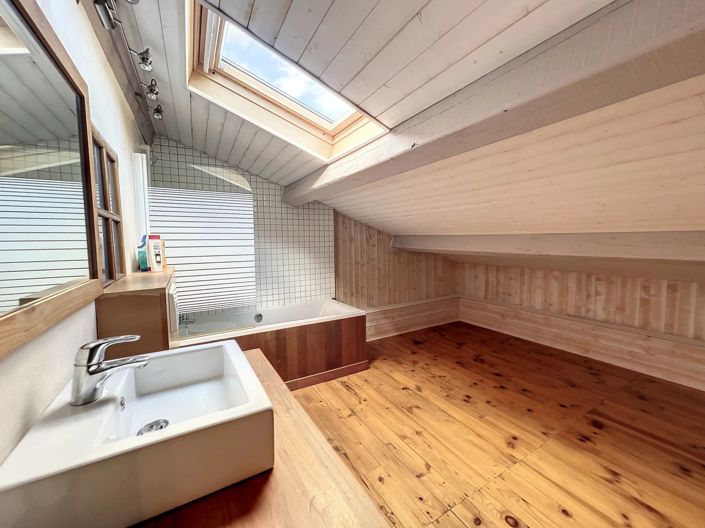 Image No.11-11 Bed House for sale