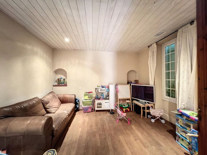 Image No.12-11 Bed House for sale