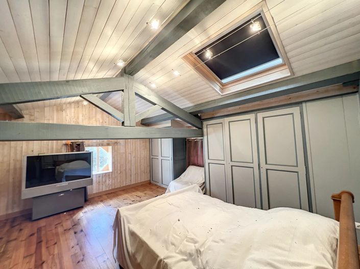 Image No.10-11 Bed House for sale