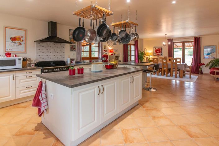 Image No.4-6 Bed House for sale