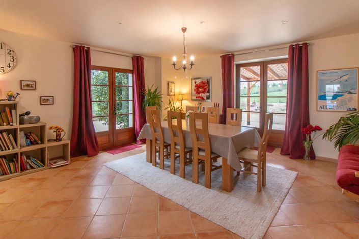 Image No.5-6 Bed House for sale